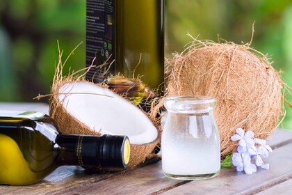 Ubud: Virgin Coconut Oil Making Class and Market Tour