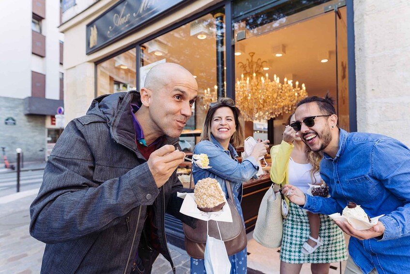 Picture 3 for Activity Paris: Breakfast at Market & City Tour with Local Guide