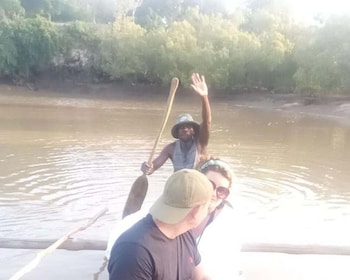 Playa Diani: experiencia al atardecer en el río Kongo en canoa