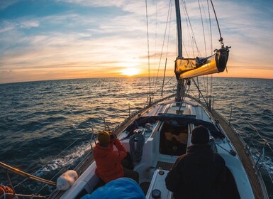 Catania: recorrido en velero por la Riviera de los Cíclopes con aperitivo