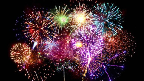 Cambrils: Evening Cruise with Fireworks Display and Drinks