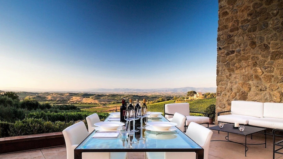 Montepulciano: Vino Nobile Wine Tasting Tour with Lunch