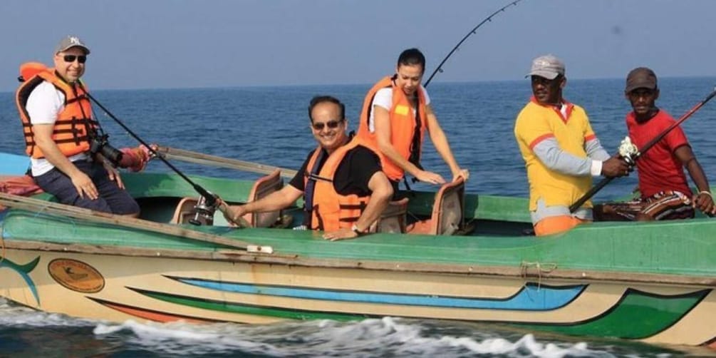 Picture 4 for Activity Negombo: Lagoon Fishing Tour from Colombo Harbour!