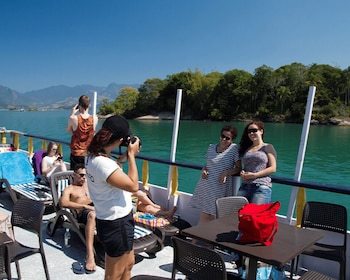 Paraty Bay: Islands & Beaches Boat Tour with Snorkelling