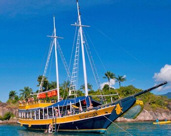 Paraty Bay: Islands & Beaches Boat Tour with Snorkelling