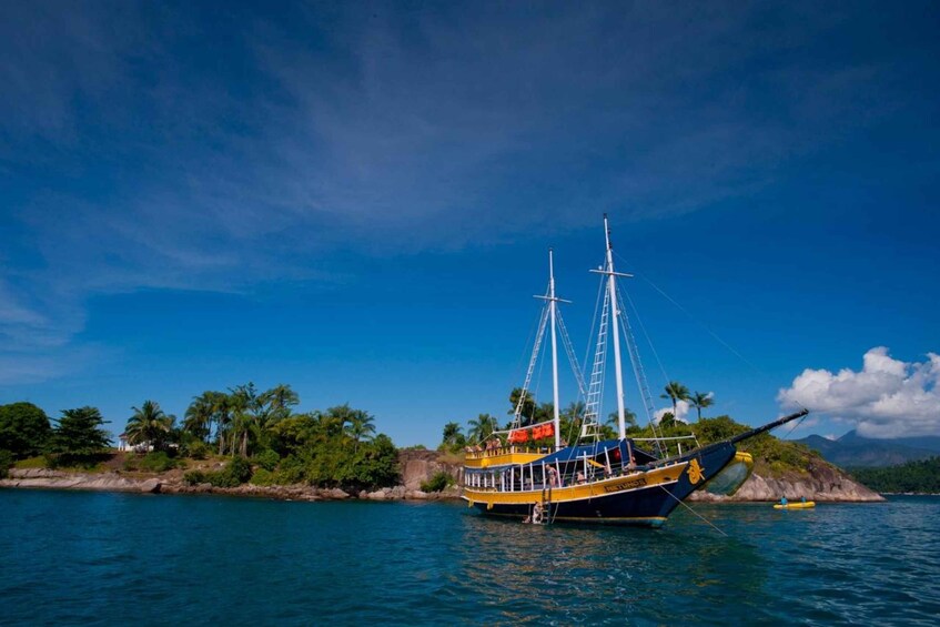 Picture 8 for Activity Paraty Bay: Islands & Beaches Boat Tour with Snorkeling