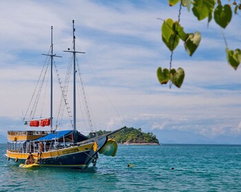 Paraty Bay : Îles et plages Excursion en bateau avec plongée en apnée