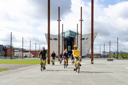 Belfast: City Highlights Bike Tour