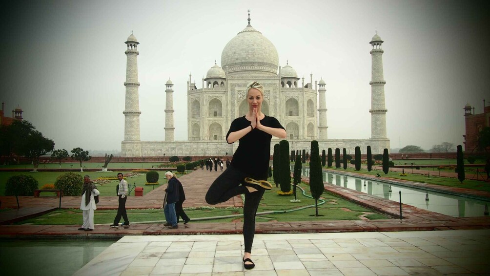 Picture 2 for Activity From Aerocity: Taj Mahal Sunrise Tour with Lord Shiva Temple