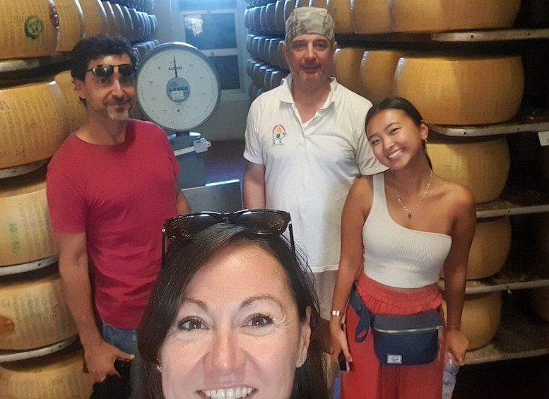 Rosola: Parmigiano Dairy Farm Visit with Cheese Tasting