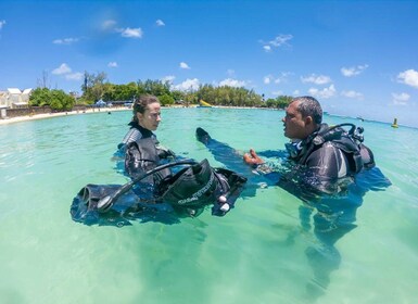 Blue Bay: HEUTE TAUCHEN LERNEN mit dem CORAL DIVING Team