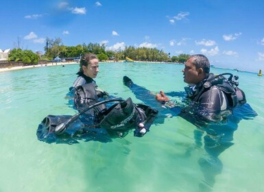 Blue Bay : APPRENEZ À PLONGER AUJOURD’HUI avec CORAL DIVING Team