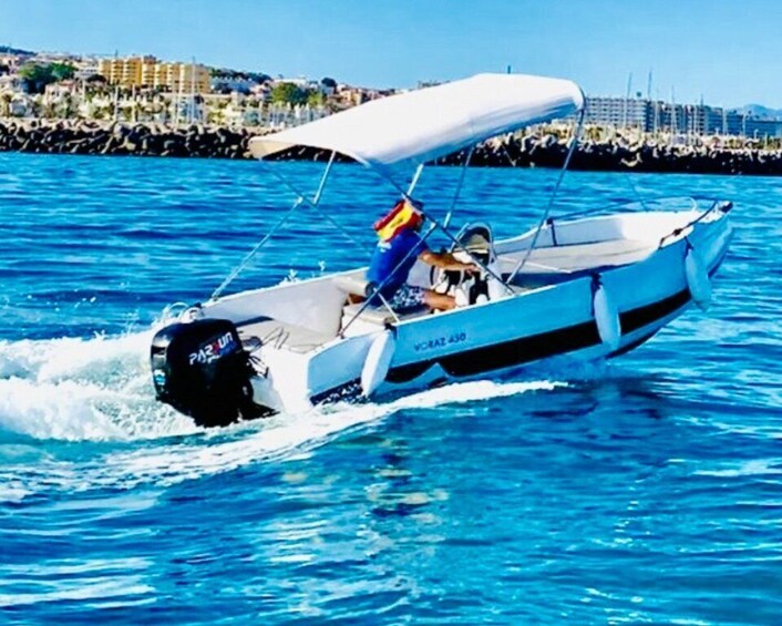 Picture 1 for Activity Benalmadena: without a license Boat Rental