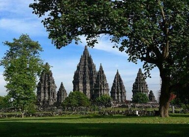 Borobudur & Prambanan Temple, Volcano Merapi tour.