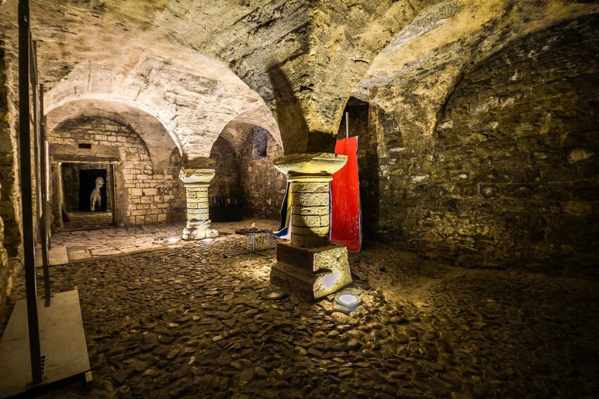 Picture 26 for Activity Prague: Old Town, Medieval Underground & Dungeon Tour