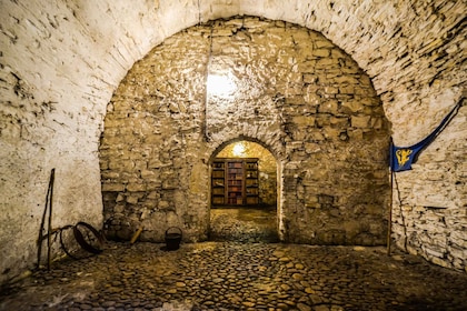 Praha: Dungeon Tour: Vanhakaupunki, keskiaikainen maanalainen ja vankityrmä...