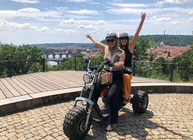 Praag: Panoramische uitzichtpunten rondleiding met elektrische driewieler