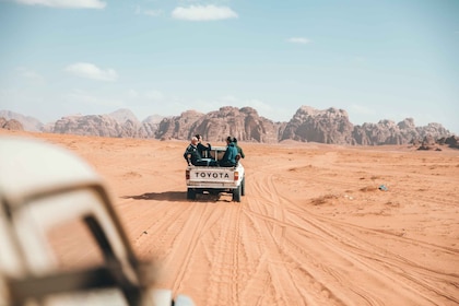 From Aqaba: Wadi Rum Full-Day Private Jeep Tour with Dinner