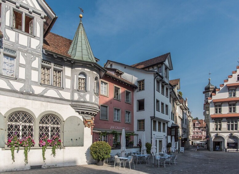 Old town walking tour in St.Gallen with textile museum