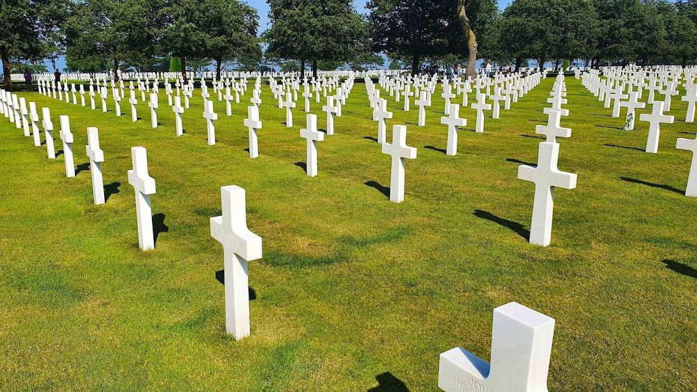 Omaha Beach and Colleville Cemetery Private Walking Tour