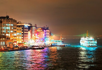 Istanbul: Bosphorus Boat Cruise with Dinner & Entertainment