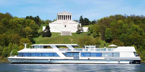 Regensburg: Sightseeing Cruise to Walhalla