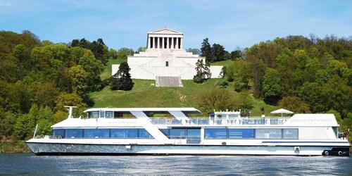 Regensburg: Sightseeing Cruise to Walhalla