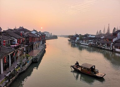 Shanghai Highlights and Zhujiajiao Water Town Private Tour