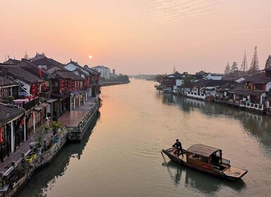 Shanghai Highlights and Zhujiajiao Water Town Private Tour