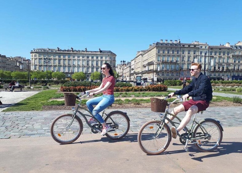 Bordeaux: Guided Bike Tour