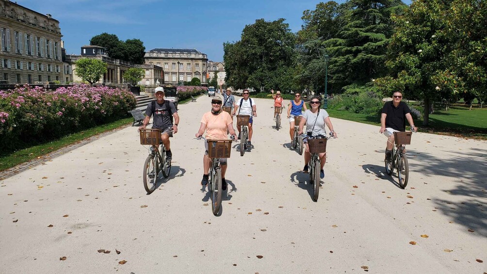 Picture 25 for Activity Bordeaux: Guided Bike Tour