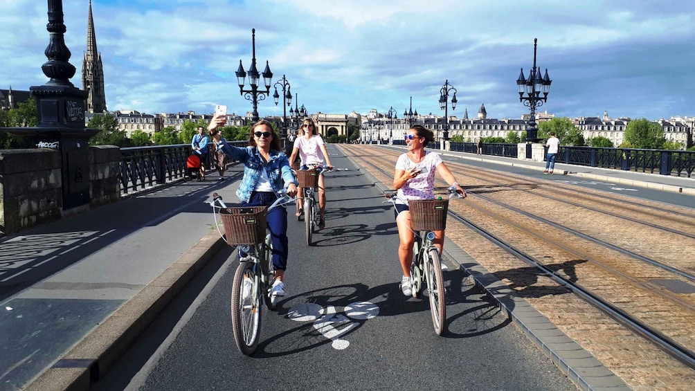 Picture 9 for Activity Bordeaux: Guided Bike Tour