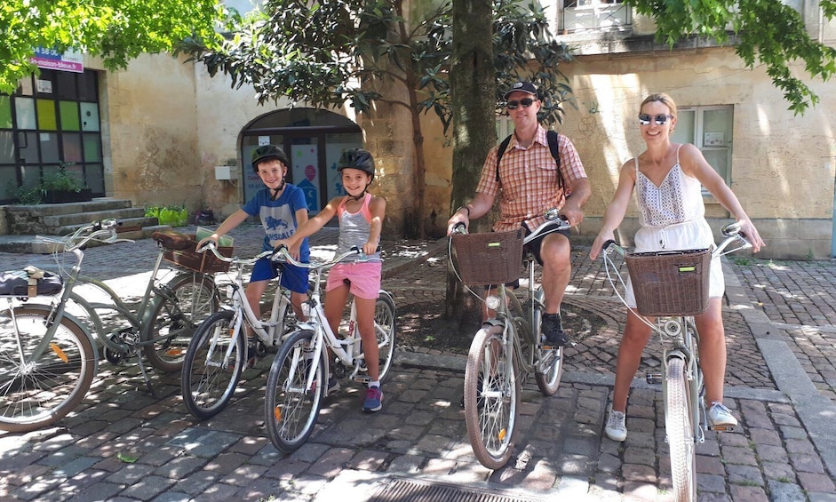 Picture 4 for Activity Bordeaux: Guided Bike Tour