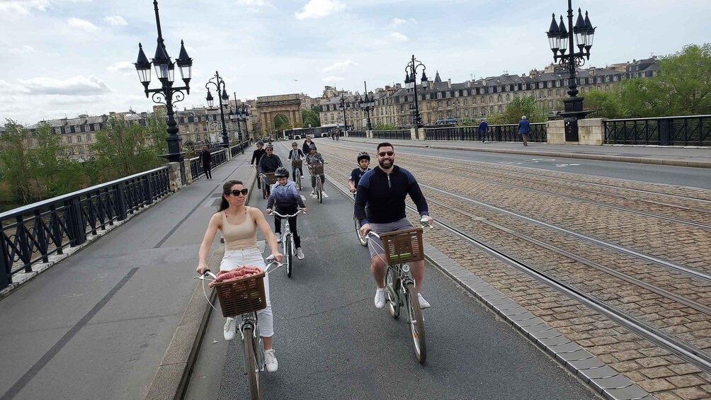 Picture 32 for Activity Bordeaux: Guided Bike Tour