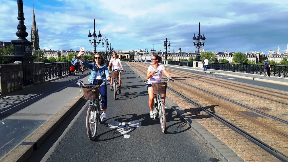 Picture 7 for Activity Bordeaux: Guided Bike Tour