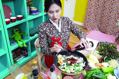 Seoul: Corso di cucina coreana in una casa locale e tour del mercato