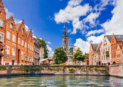 Ervaar het beste van Brugge tijdens een privérondleiding met boottocht