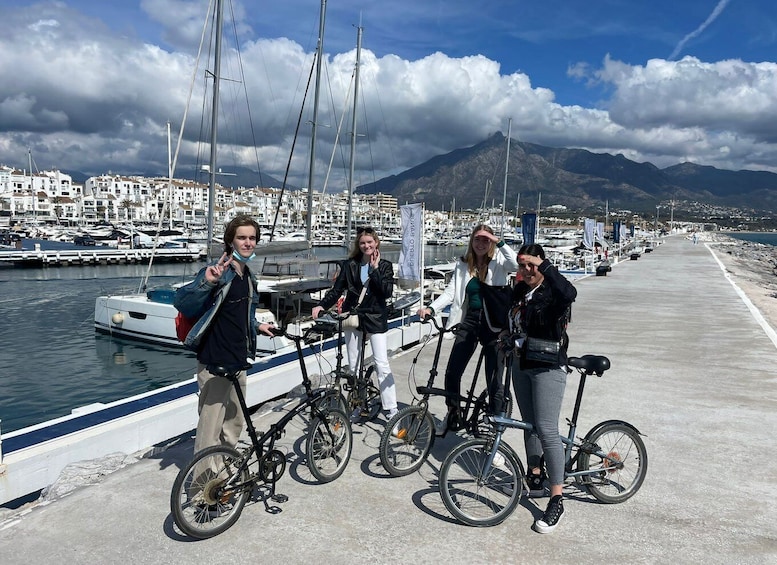 Marbella: Guided Bike Tour with Tapas Tasting and Drinks