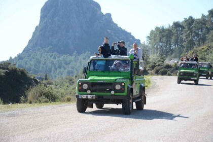 Jeepsafari door het Taurusgebergte met lunch bij de Dimcay-rivier