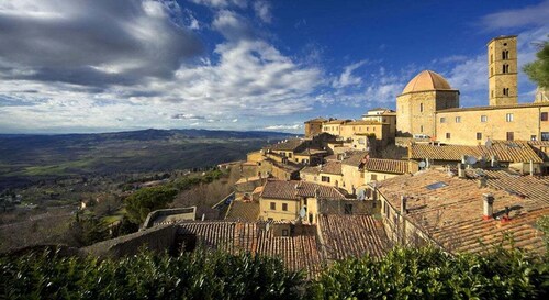 Visite privée du port de Livourne à San Gimignano et Volterra