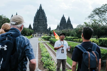 Yogyakarta Tur Candi Borobudur dan Candi Prambanan dengan Pendakian