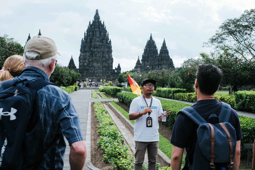 Yogyakarta: Borobudur and Prambanan Temple Tour with Climb