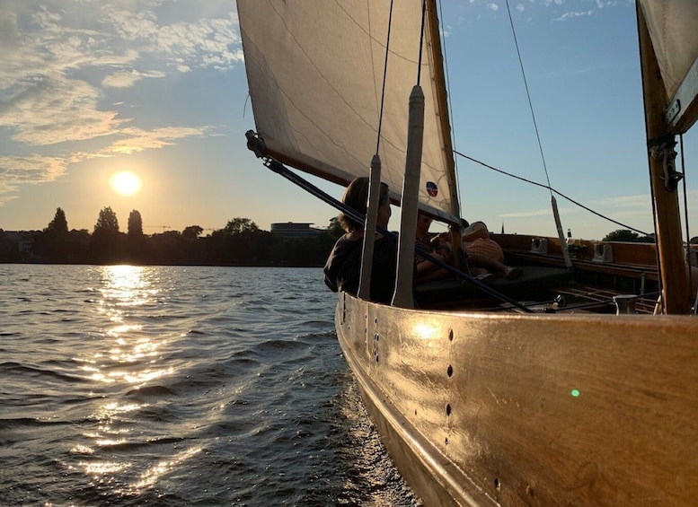 Hamburg: Alster River Sailboat Cruise with Sundowner
