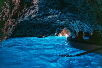 Från Sorrento: Båttur till Capri med besök i Blå grottan
