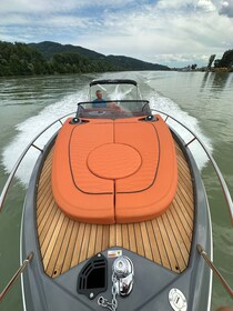 Vienna: Exclusive yacht trip on the danube