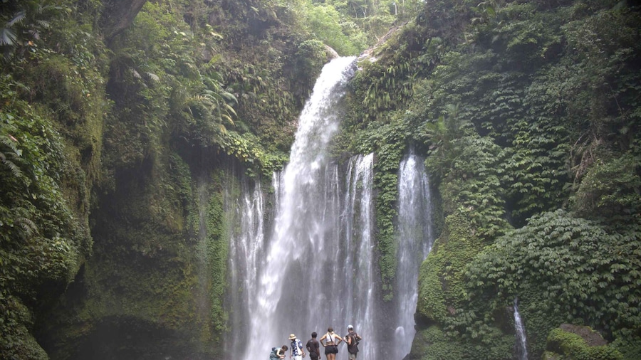 Best of Lombok: Tribe Villages, Traditions & Waterfalls