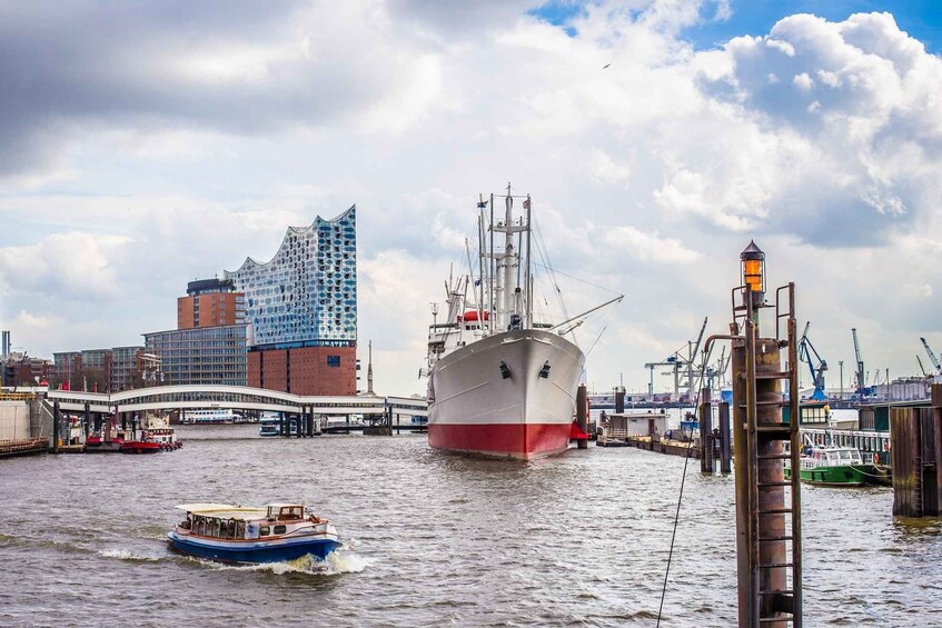 Picture 4 for Activity Hamburg: 1h Harbor Boat Tour with Live Commentary