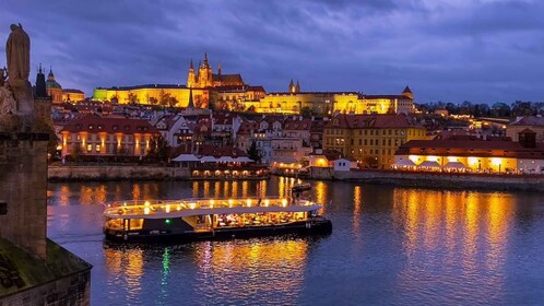 Prague : Croisière touristique de 50 minutes en soirée