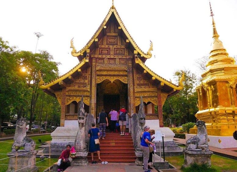 Picture 9 for Activity Chiang Mai: Temples and Street Food Night Tour by Tuk Tuk