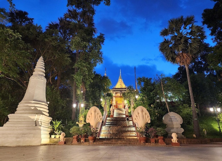 Picture 15 for Activity Visiting 9 Places in 3 hours Tour by Tuk-Tuk in the Evening